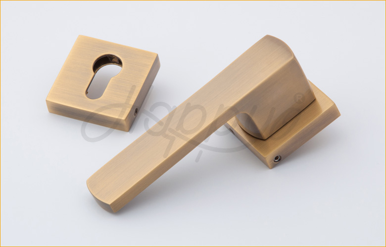 Glossy Antique Handle